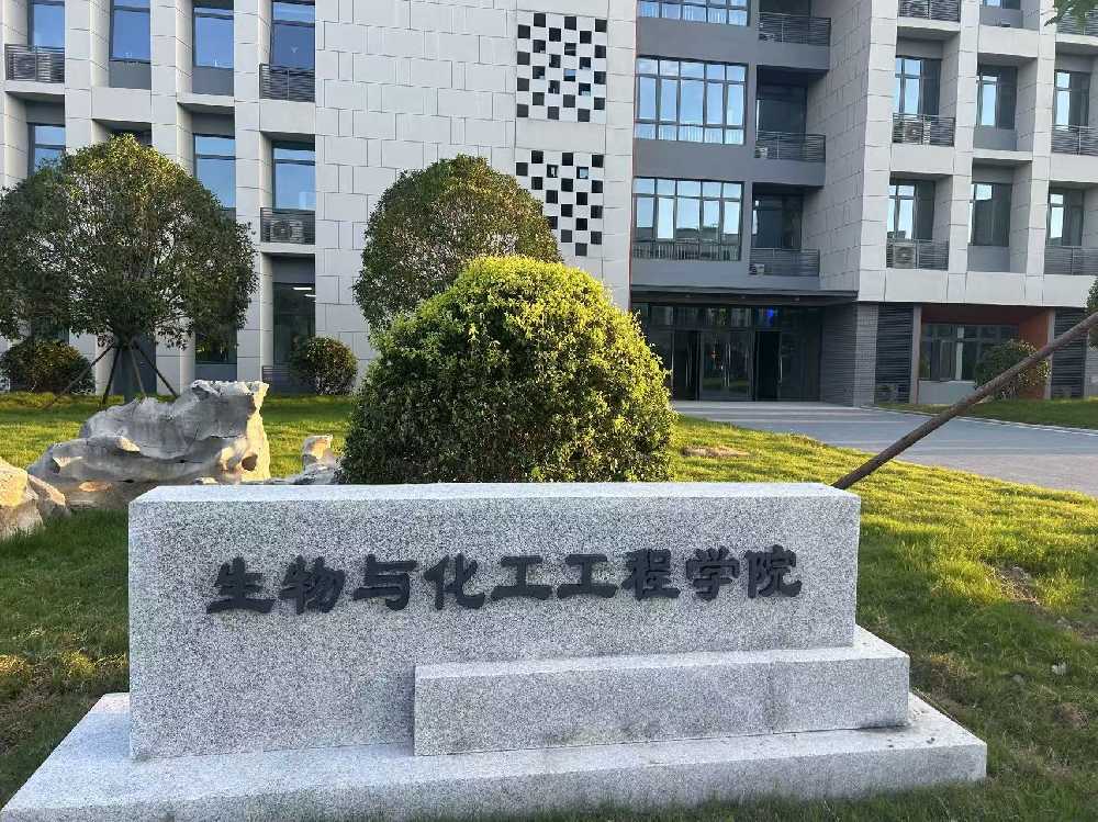 南雄市扬州职业大学体育场高杆灯项目